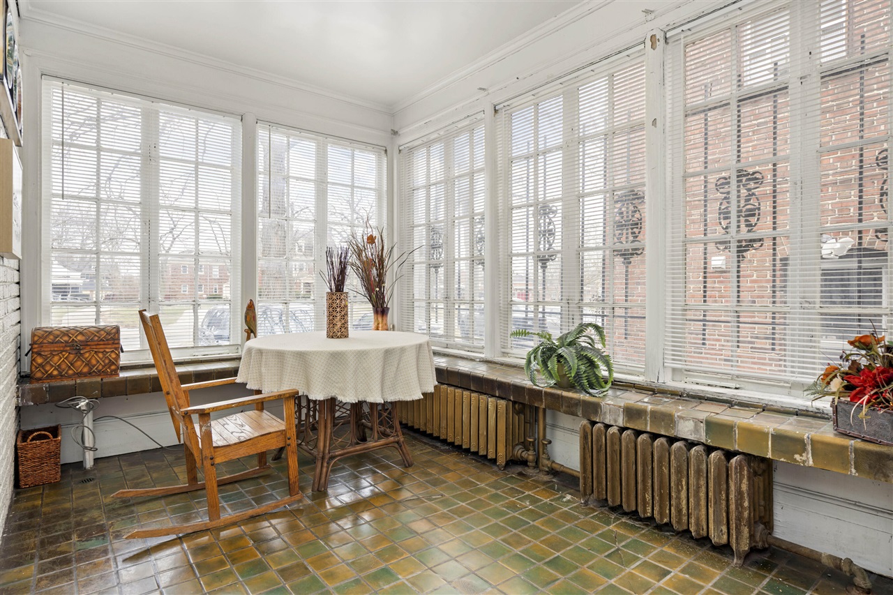 561 E Grand Boulevard, Detroit, MI, 48207-3533