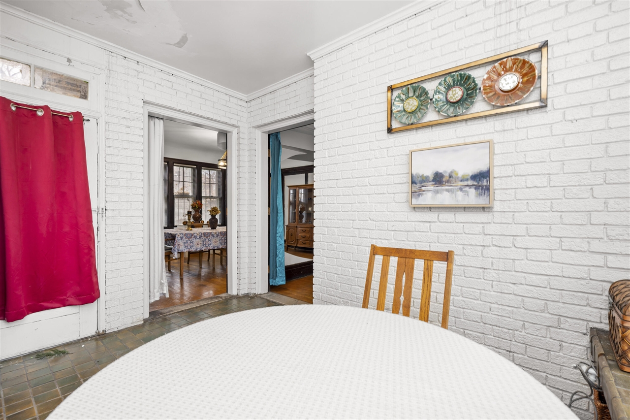 561 E Grand Boulevard, Detroit, MI, 48207-3533