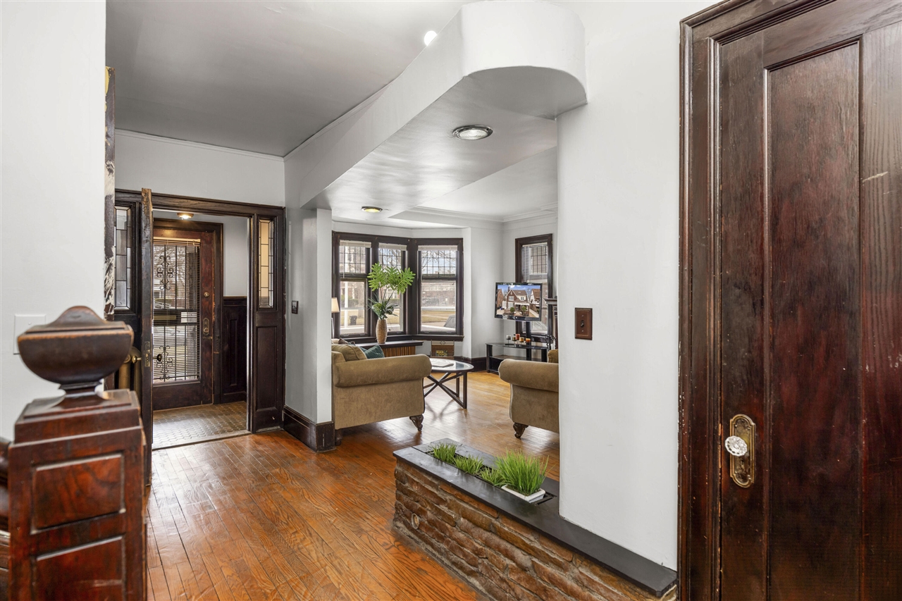 561 E Grand Boulevard, Detroit, MI, 48207-3533