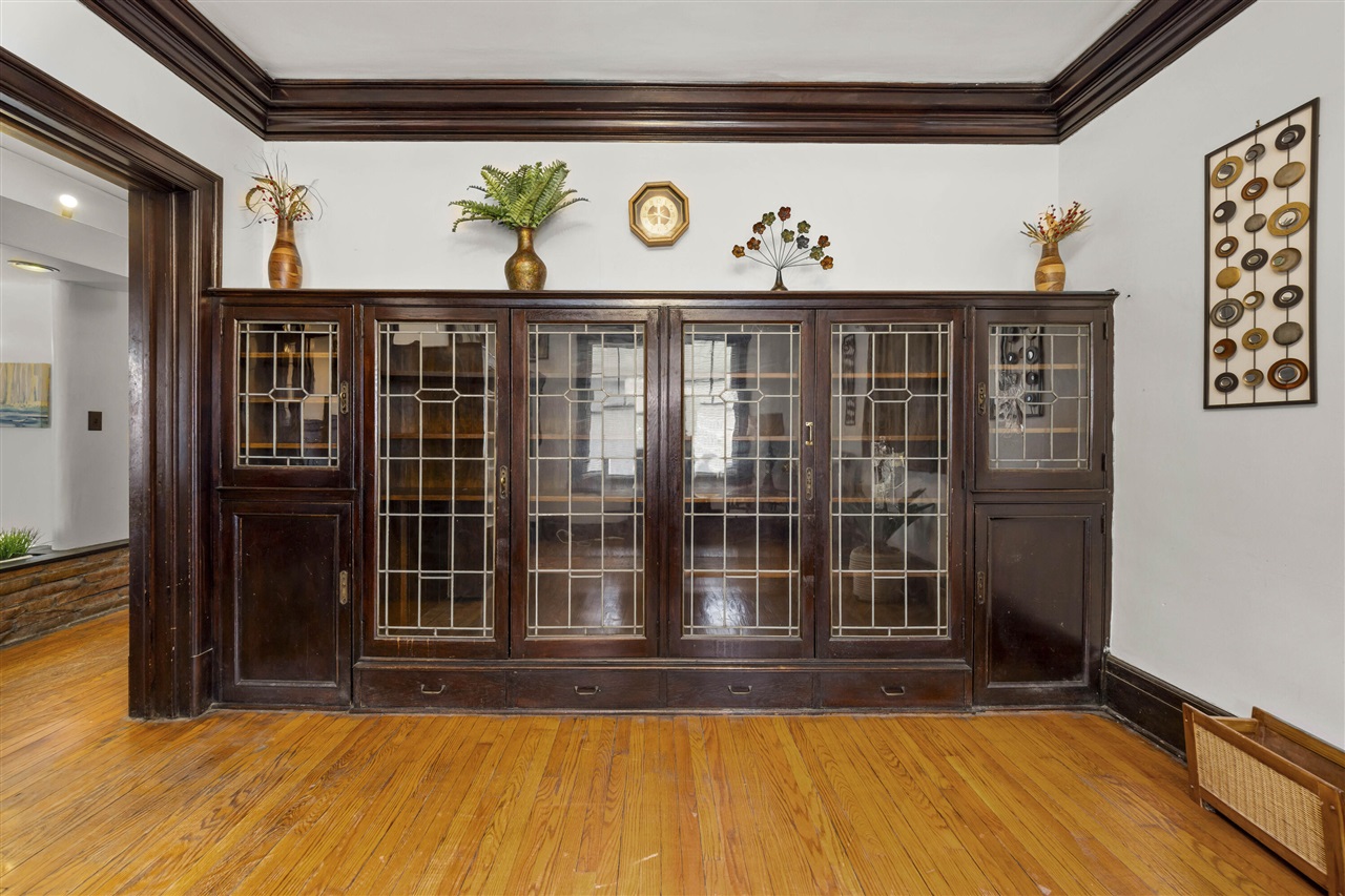 561 E Grand Boulevard, Detroit, MI, 48207-3533