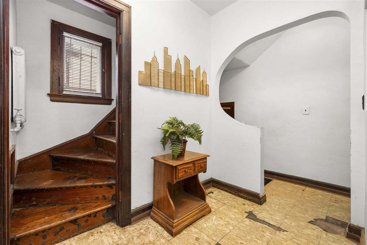 561 E Grand Boulevard, Detroit, MI, 48207-3533