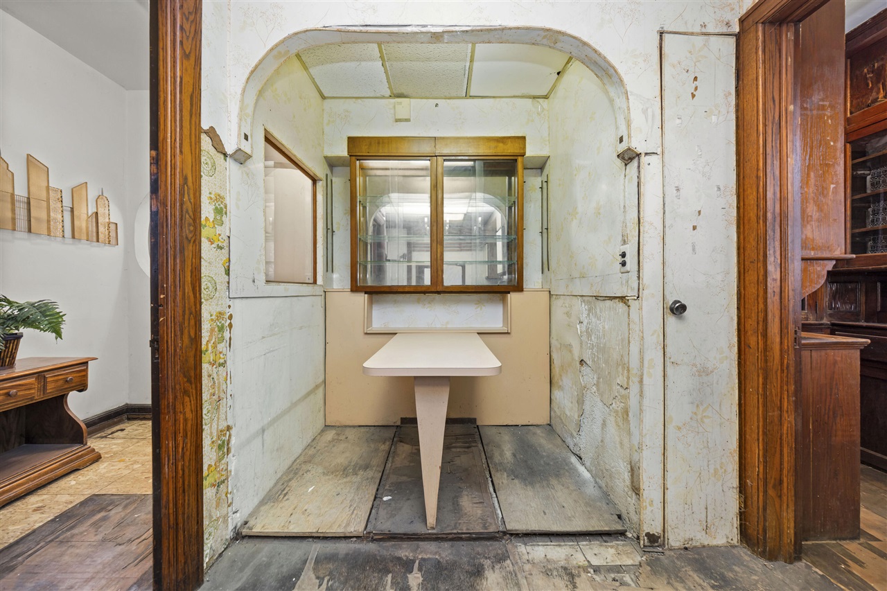 561 E Grand Boulevard, Detroit, MI, 48207-3533