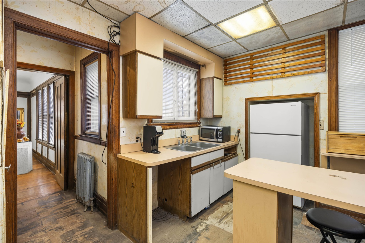 561 E Grand Boulevard, Detroit, MI, 48207-3533