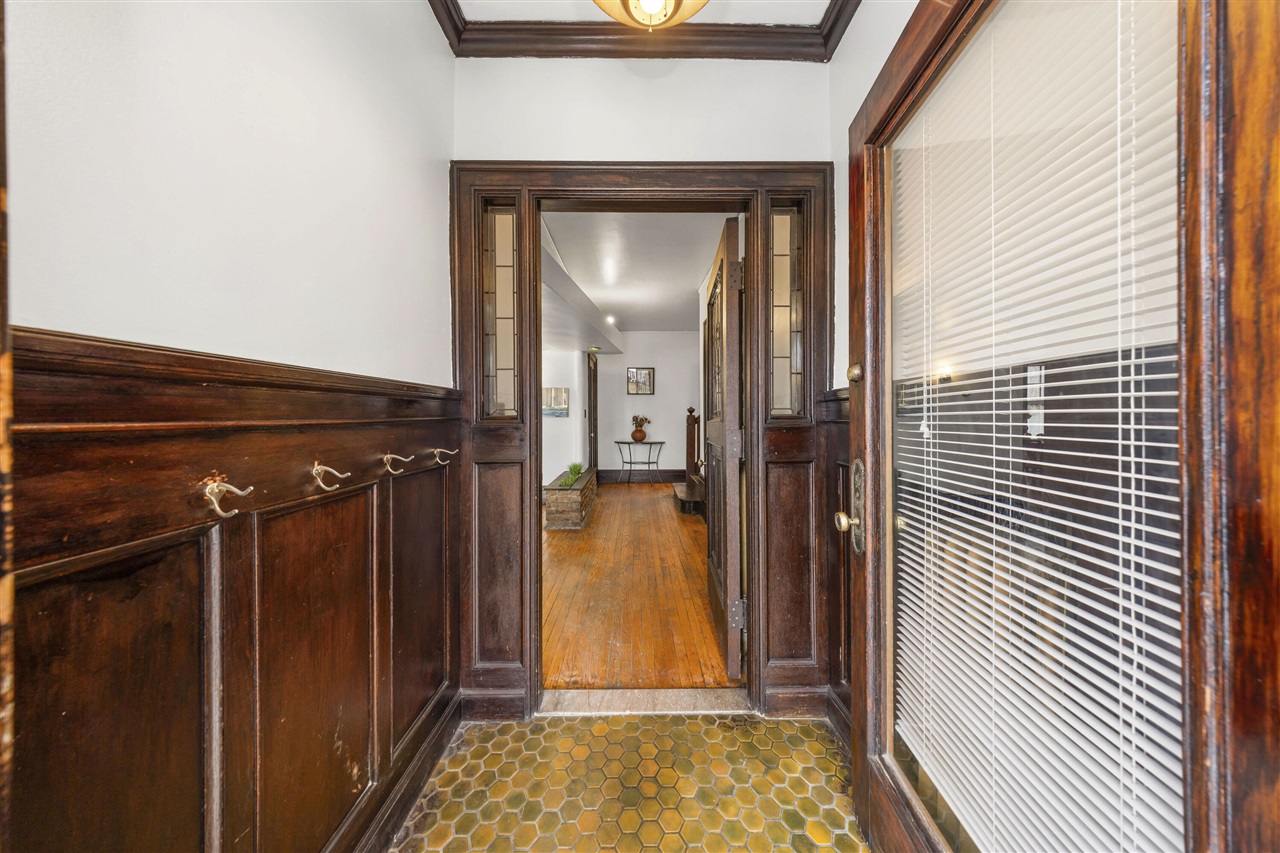 561 E Grand Boulevard, Detroit, MI, 48207-3533