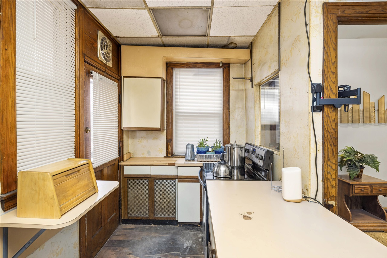 561 E Grand Boulevard, Detroit, MI, 48207-3533