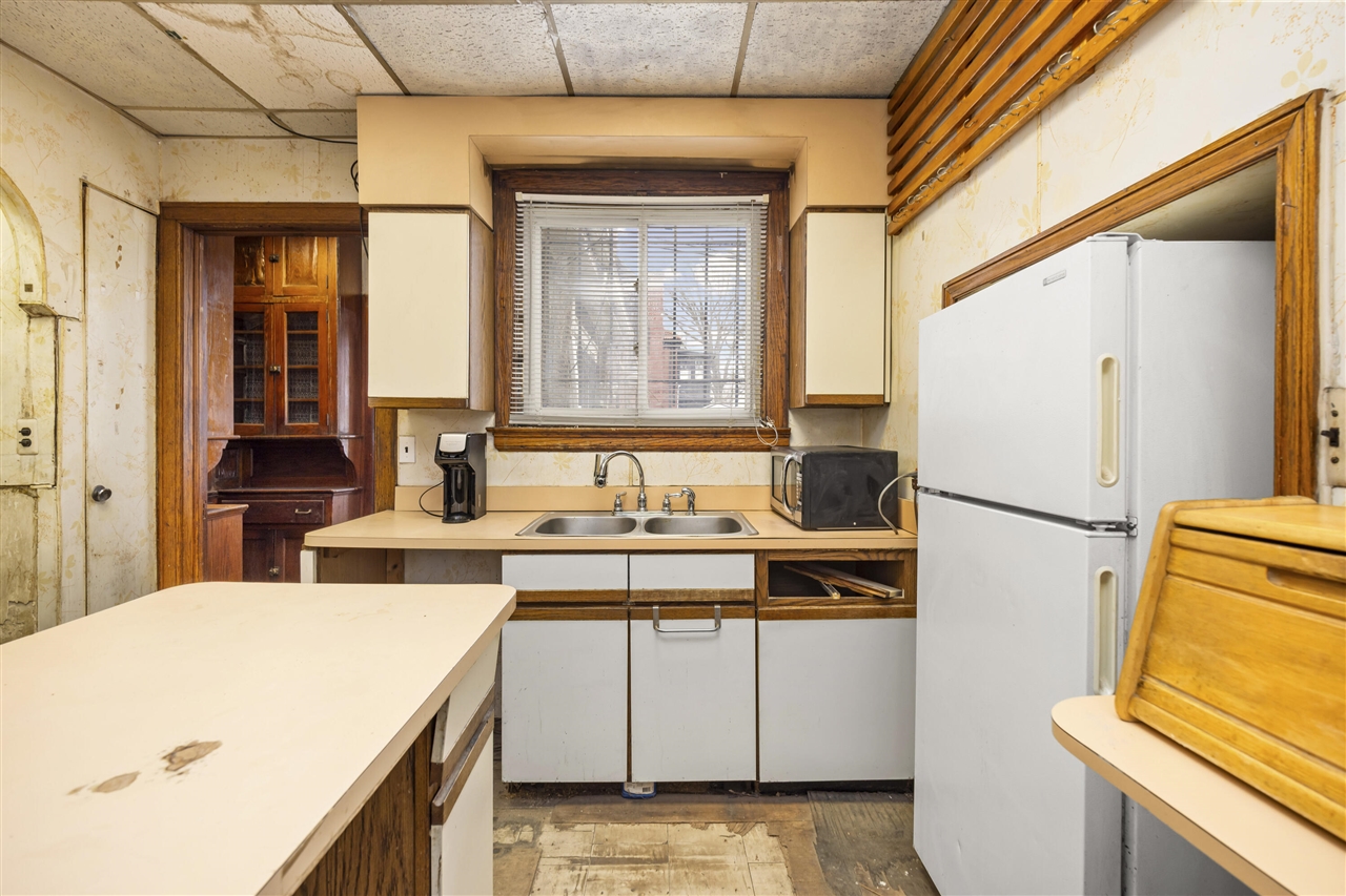 561 E Grand Boulevard, Detroit, MI, 48207-3533