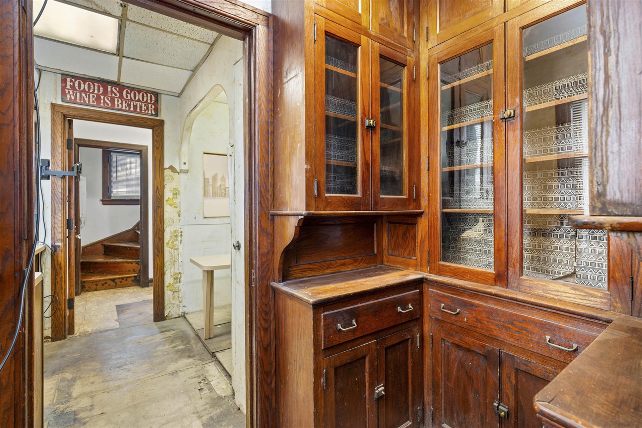 561 E Grand Boulevard, Detroit, MI, 48207-3533