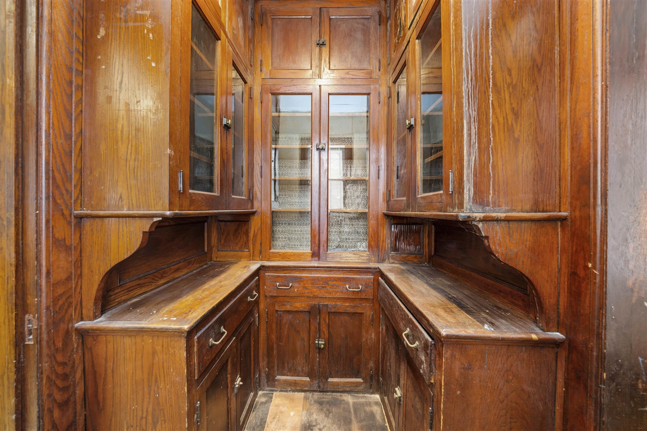 561 E Grand Boulevard, Detroit, MI, 48207-3533