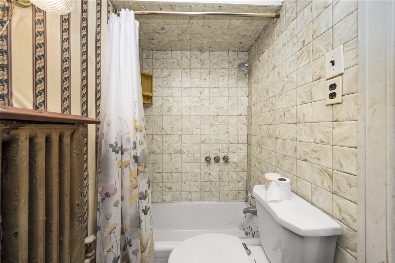 561 E Grand Boulevard, Detroit, MI, 48207-3533