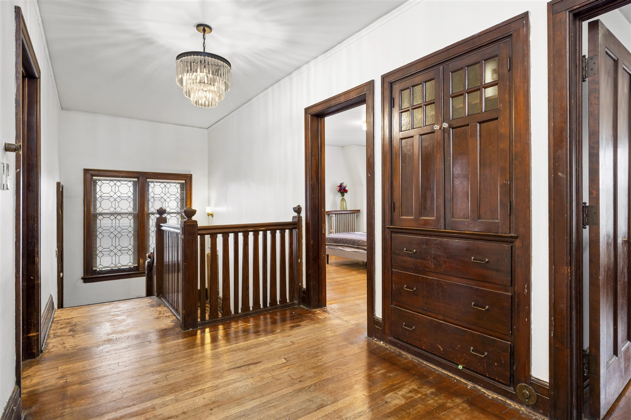 561 E Grand Boulevard, Detroit, MI, 48207-3533