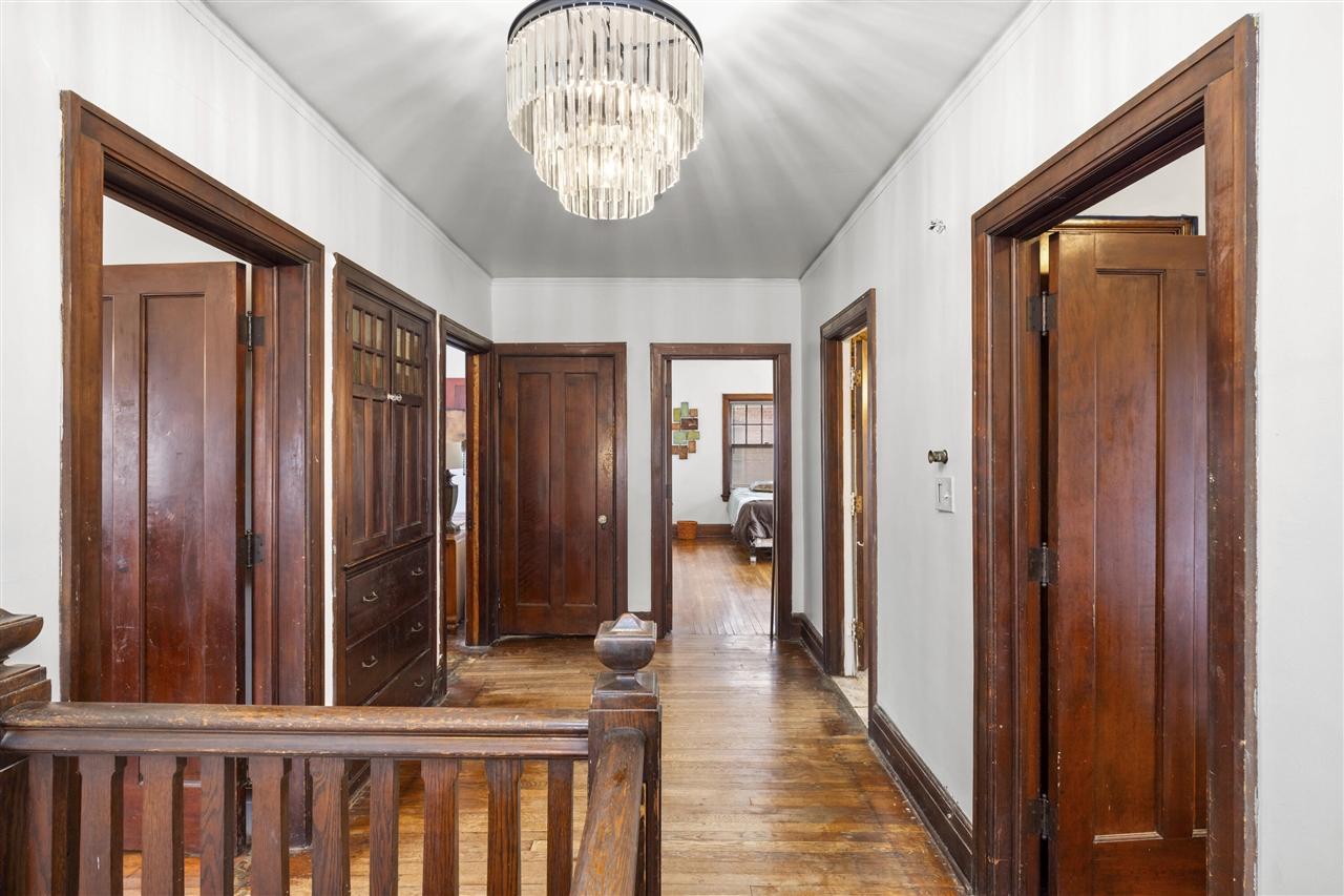 561 E Grand Boulevard, Detroit, MI, 48207-3533