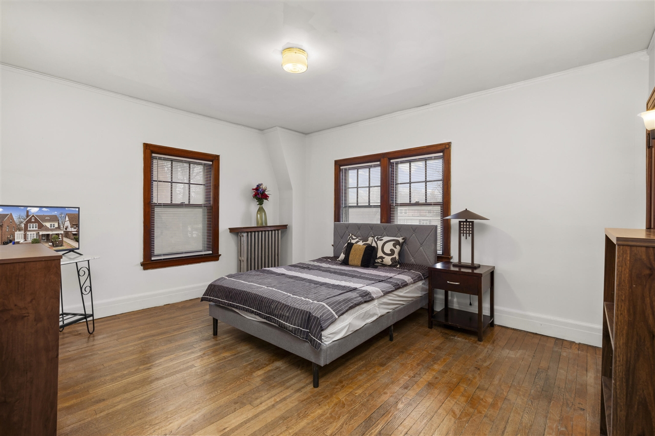 561 E Grand Boulevard, Detroit, MI, 48207-3533