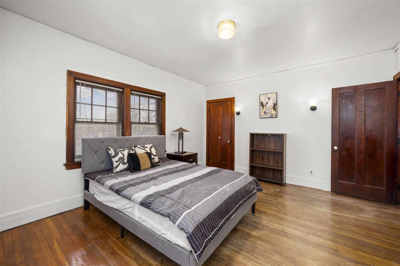 561 E Grand Boulevard, Detroit, MI, 48207-3533