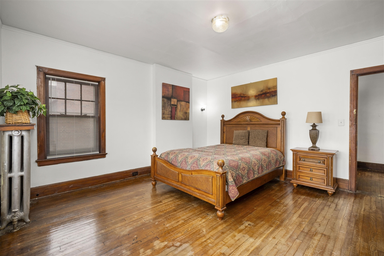 561 E Grand Boulevard, Detroit, MI, 48207-3533