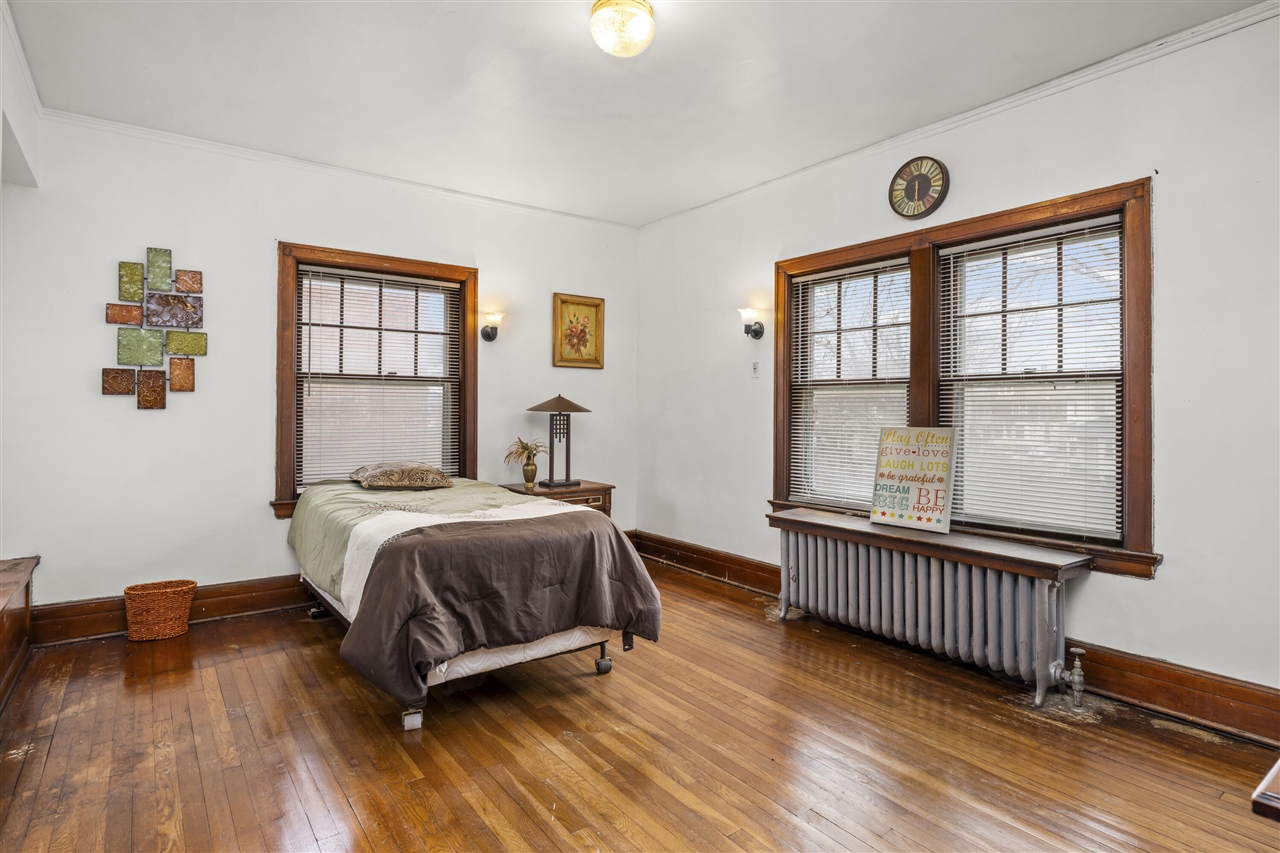 561 E Grand Boulevard, Detroit, MI, 48207-3533