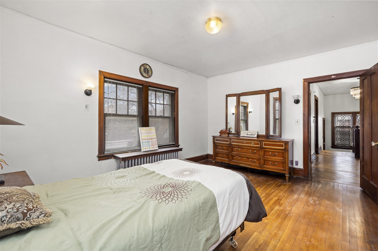 561 E Grand Boulevard, Detroit, MI, 48207-3533