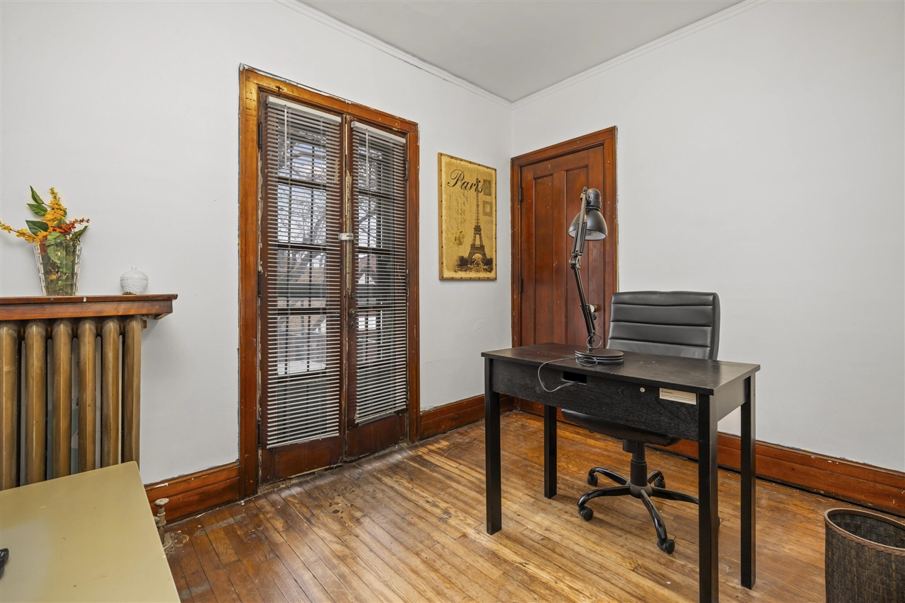 561 E Grand Boulevard, Detroit, MI, 48207-3533