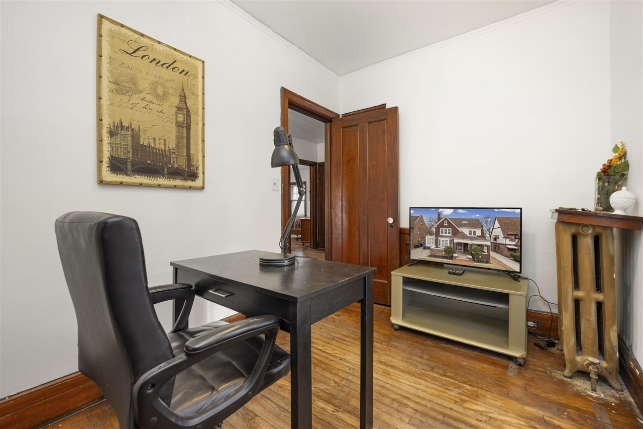 561 E Grand Boulevard, Detroit, MI, 48207-3533