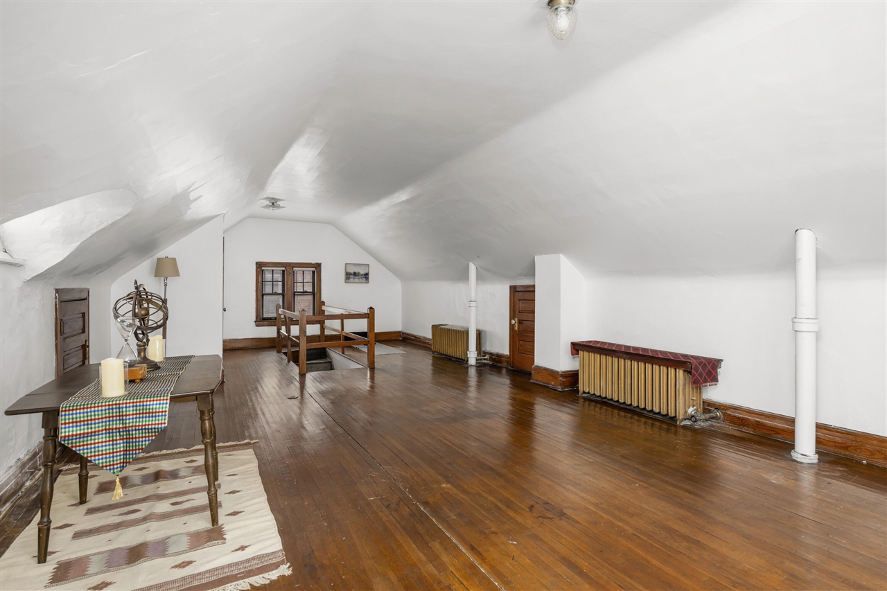 561 E Grand Boulevard, Detroit, MI, 48207-3533