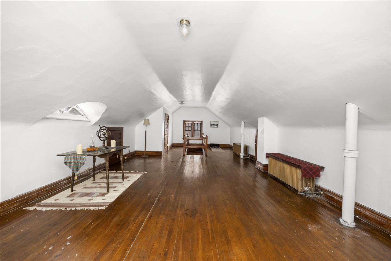 561 E Grand Boulevard, Detroit, MI, 48207-3533