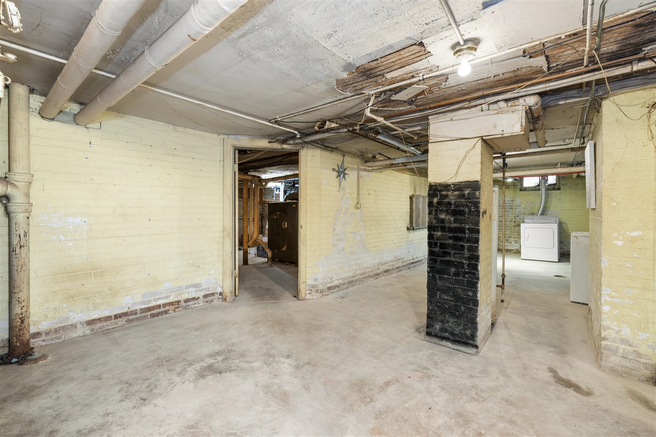 561 E Grand Boulevard, Detroit, MI, 48207-3533