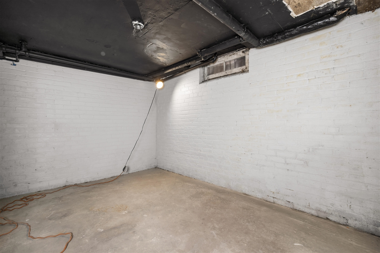 561 E Grand Boulevard, Detroit, MI, 48207-3533