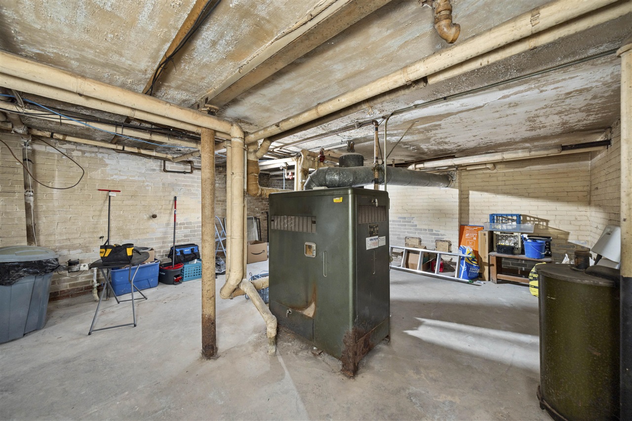 561 E Grand Boulevard, Detroit, MI, 48207-3533