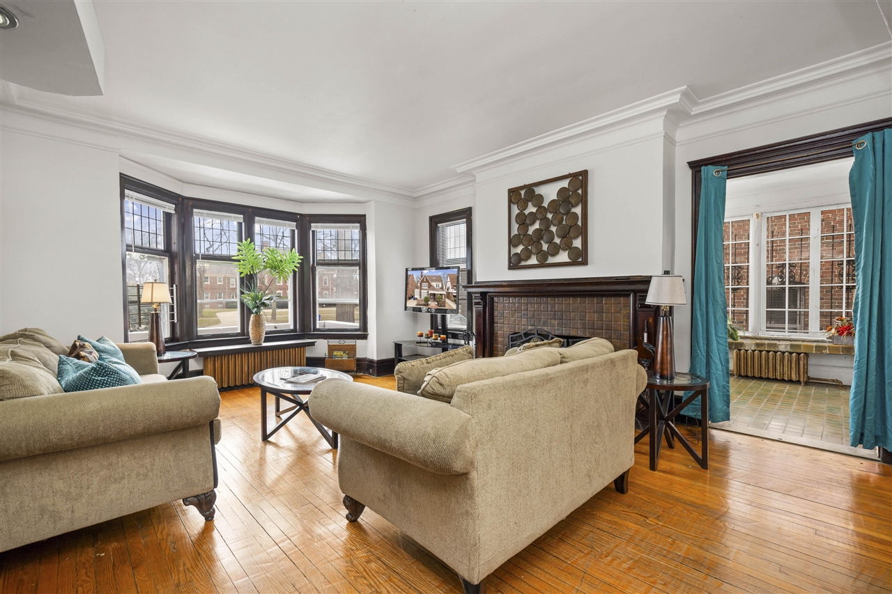 561 E Grand Boulevard, Detroit, MI, 48207-3533