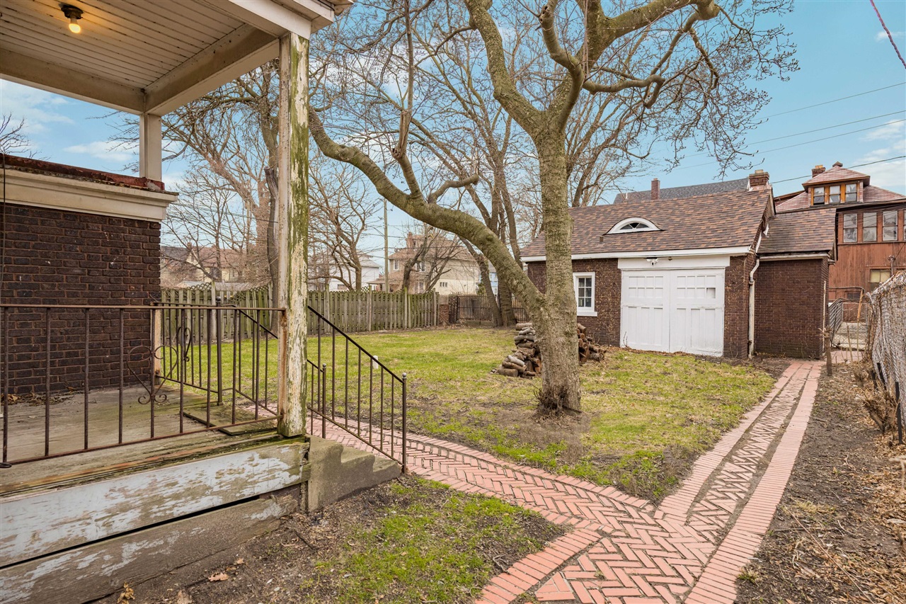 561 E Grand Boulevard, Detroit, MI, 48207-3533