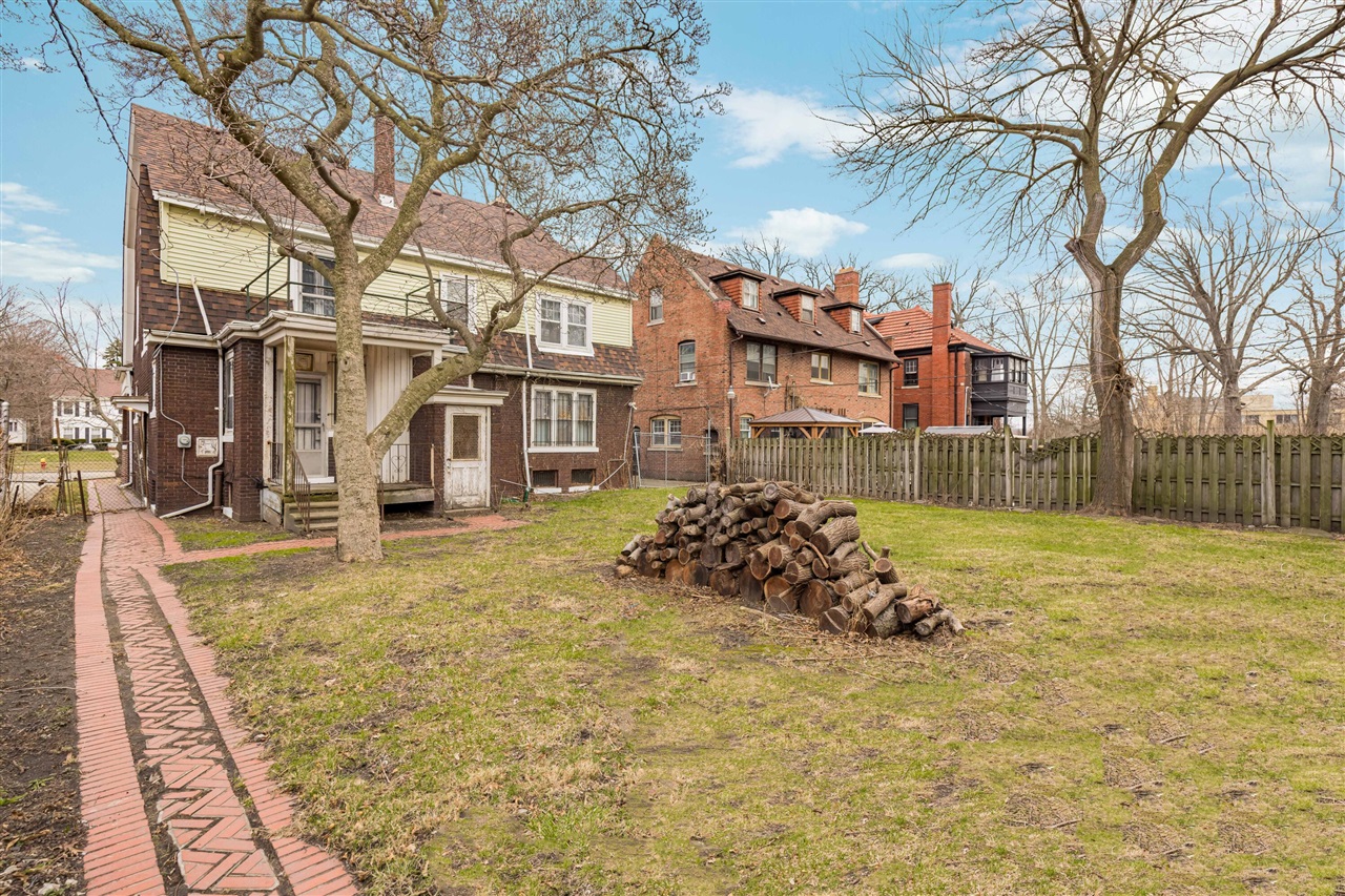 561 E Grand Boulevard, Detroit, MI, 48207-3533