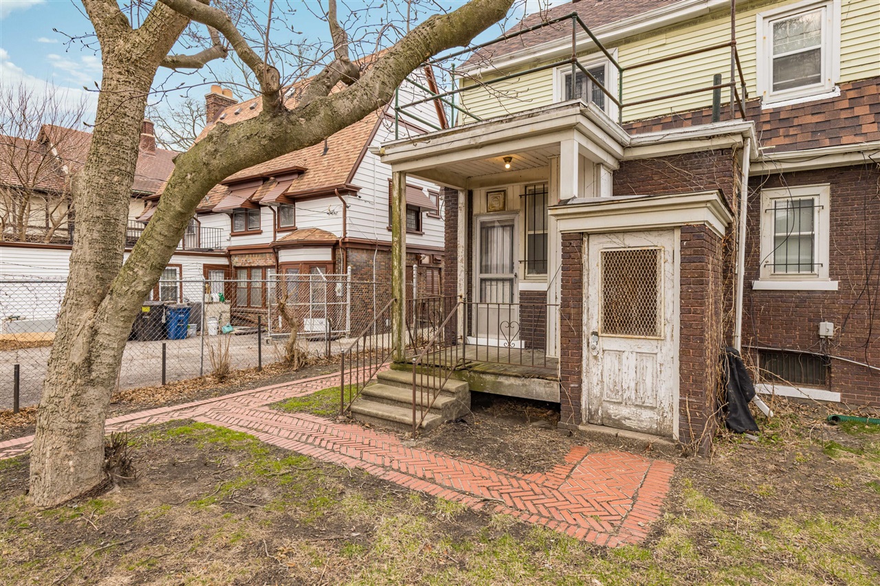 561 E Grand Boulevard, Detroit, MI, 48207-3533