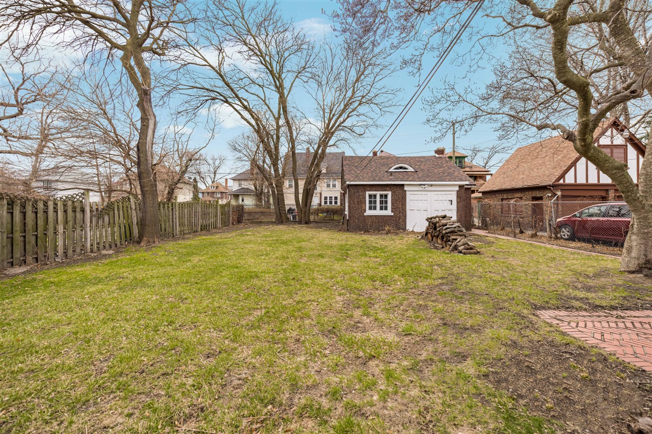 561 E Grand Boulevard, Detroit, MI, 48207-3533