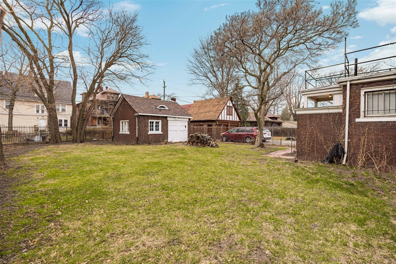 561 E Grand Boulevard, Detroit, MI, 48207-3533