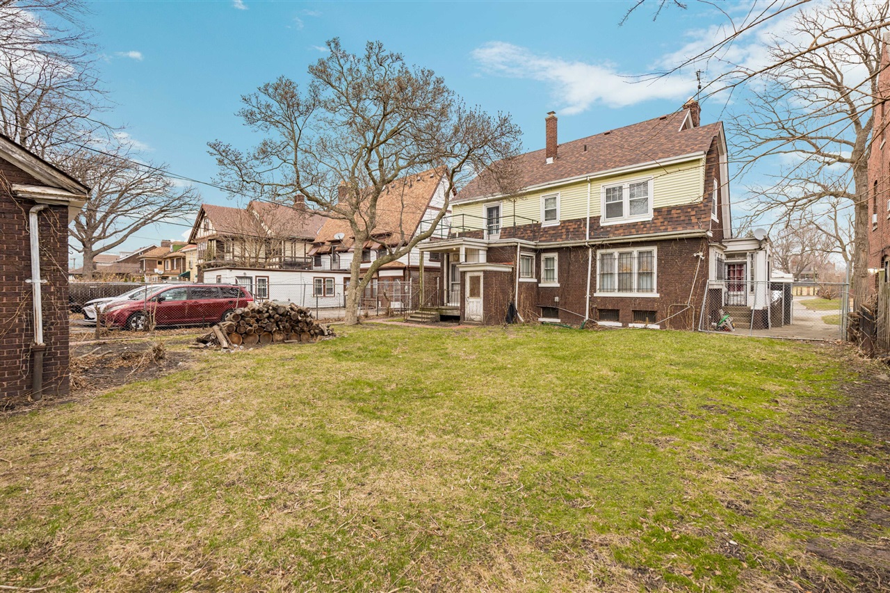 561 E Grand Boulevard, Detroit, MI, 48207-3533