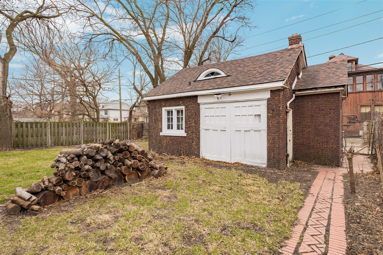 561 E Grand Boulevard, Detroit, MI, 48207-3533