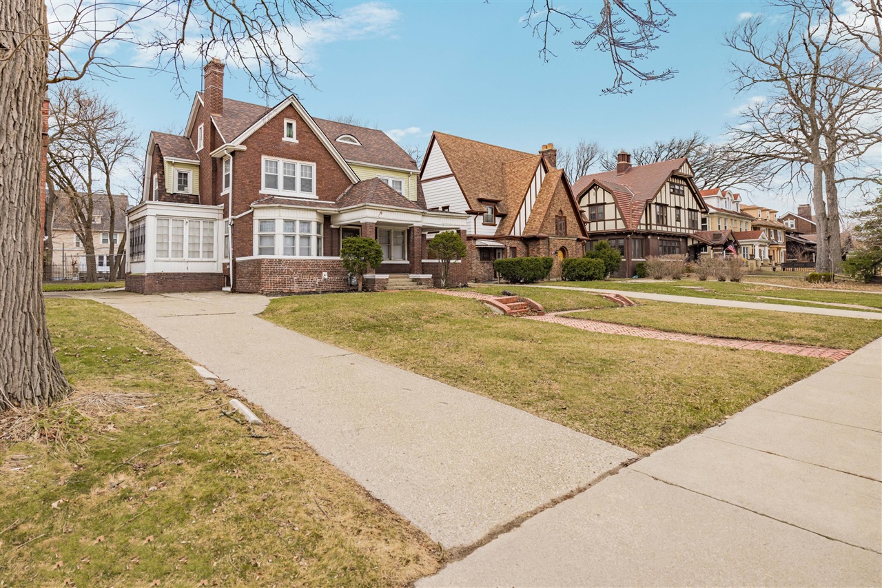 561 E Grand Boulevard, Detroit, MI, 48207-3533