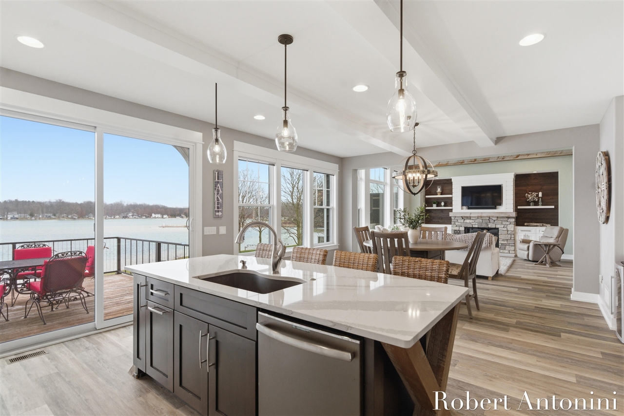 162 Lakeview Drive, Wayland, MI, 49348-9342