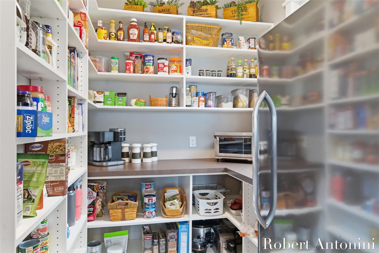 162 Lakeview Drive, Wayland, MI, 49348-9342