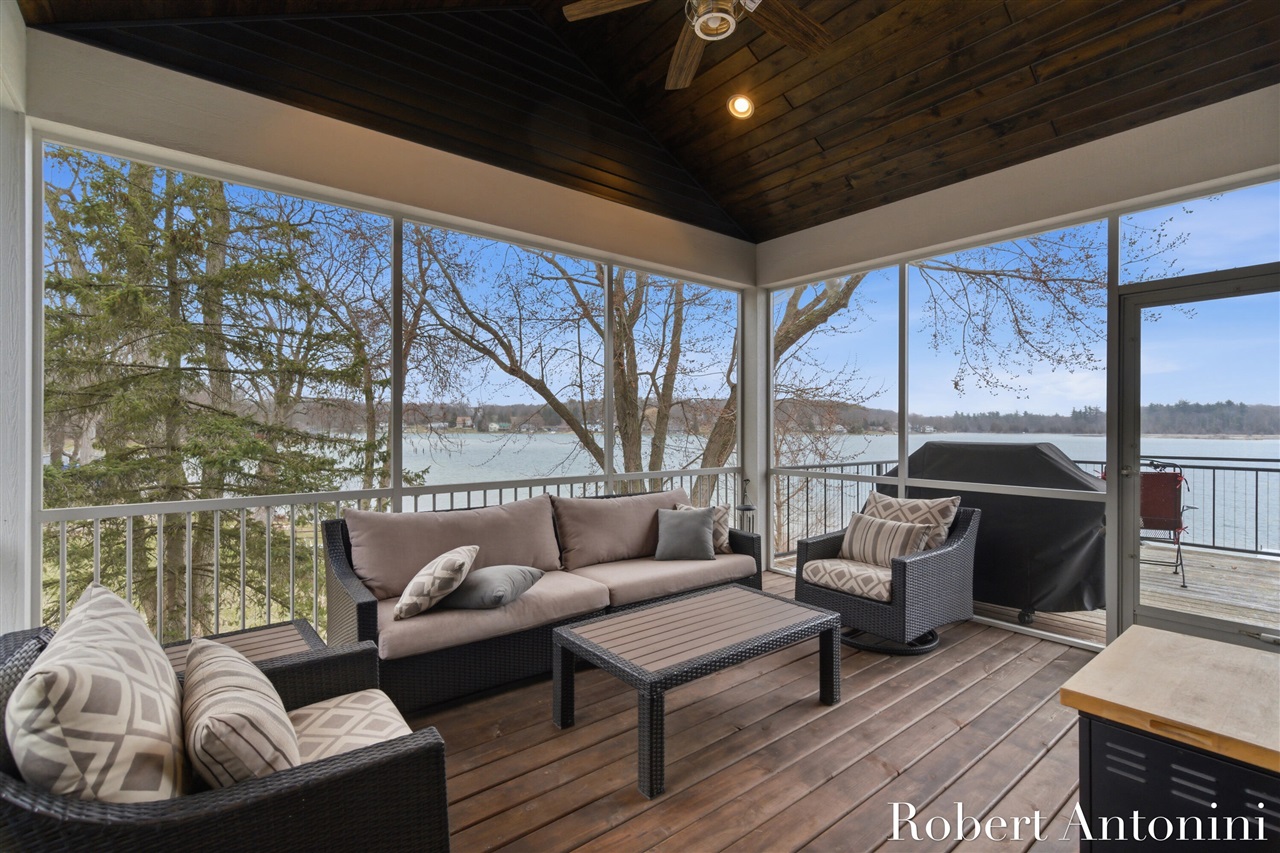 162 Lakeview Drive, Wayland, MI, 49348-9342