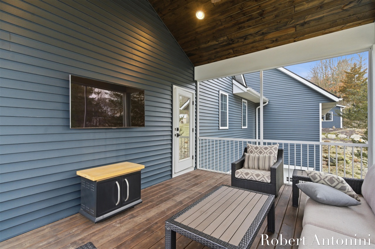 162 Lakeview Drive, Wayland, MI, 49348-9342