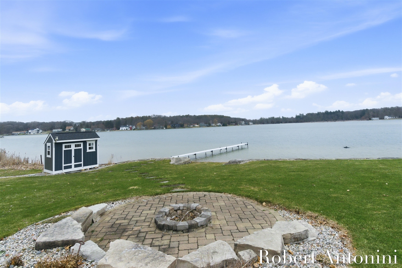 162 Lakeview Drive, Wayland, MI, 49348-9342