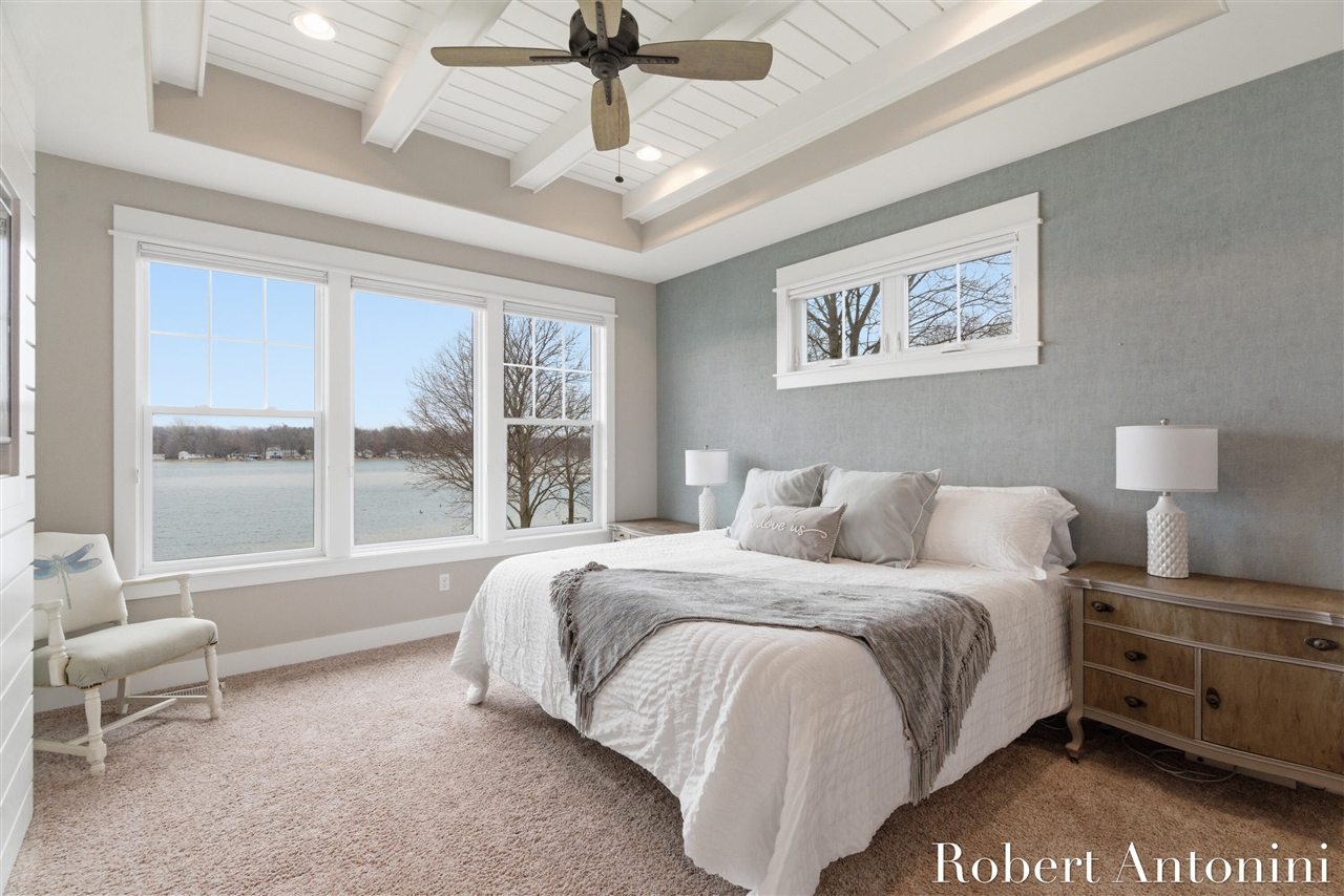 162 Lakeview Drive, Wayland, MI, 49348-9342