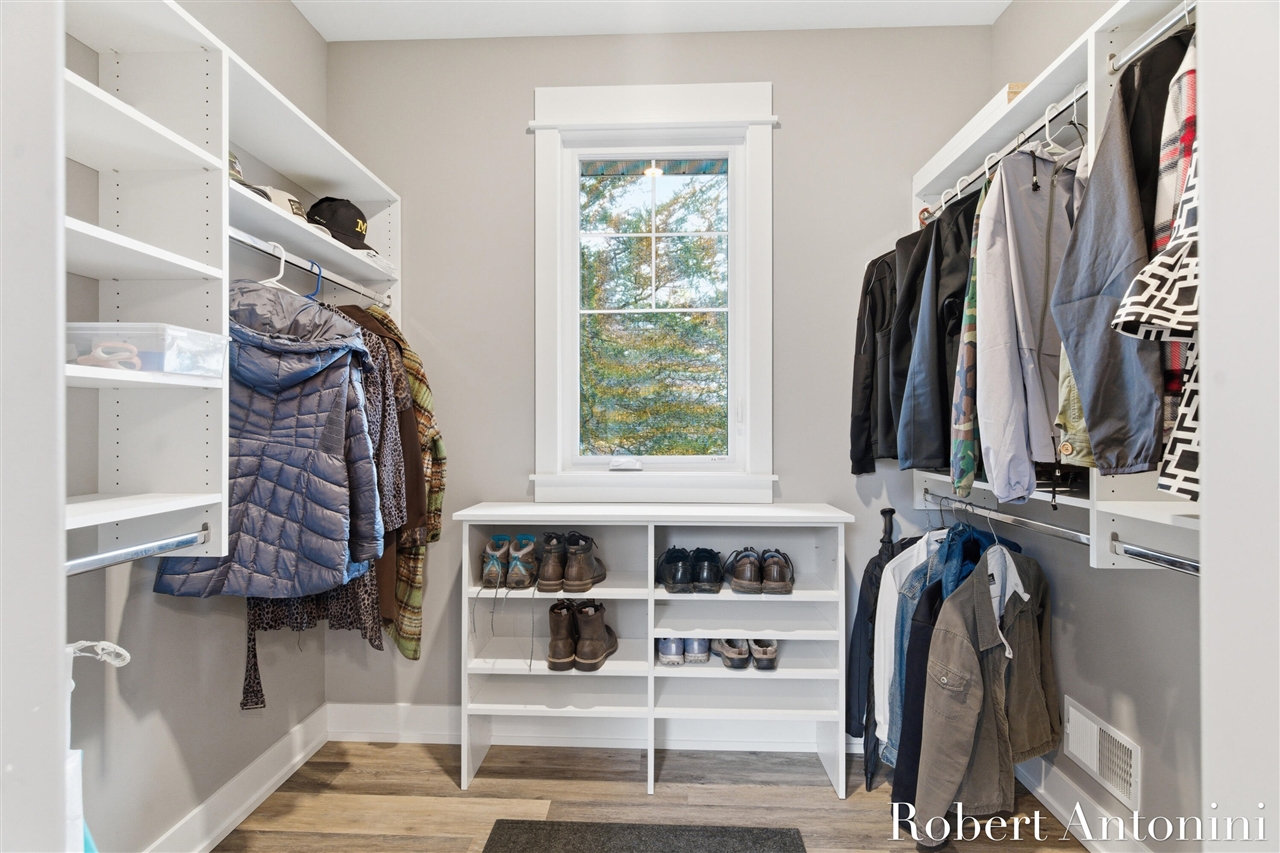 162 Lakeview Drive, Wayland, MI, 49348-9342