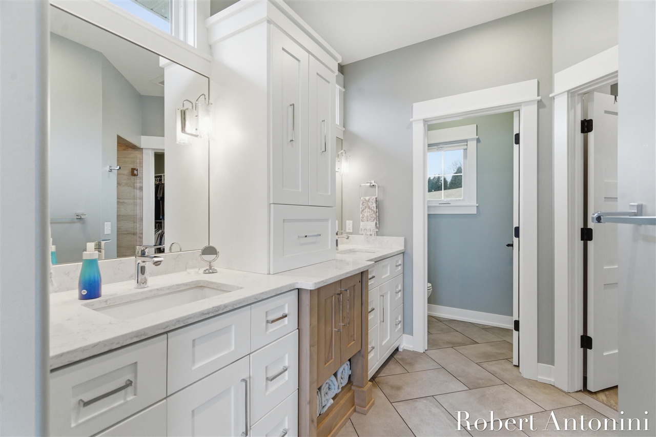 162 Lakeview Drive, Wayland, MI, 49348-9342