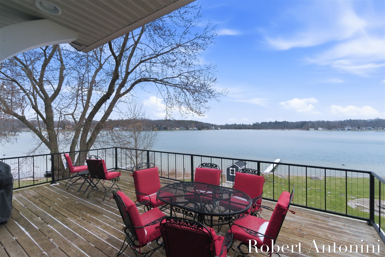 162 Lakeview Drive, Wayland, MI, 49348-9342