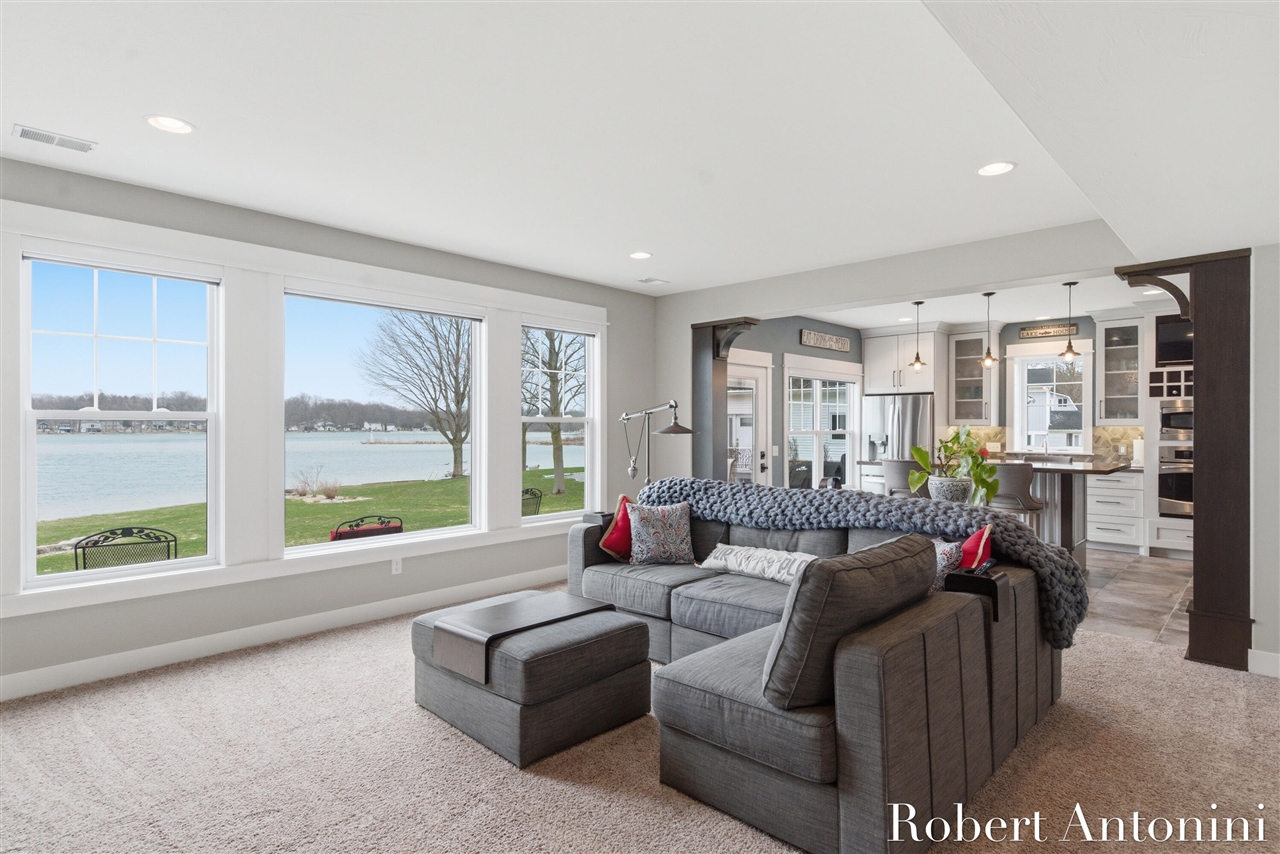 162 Lakeview Drive, Wayland, MI, 49348-9342