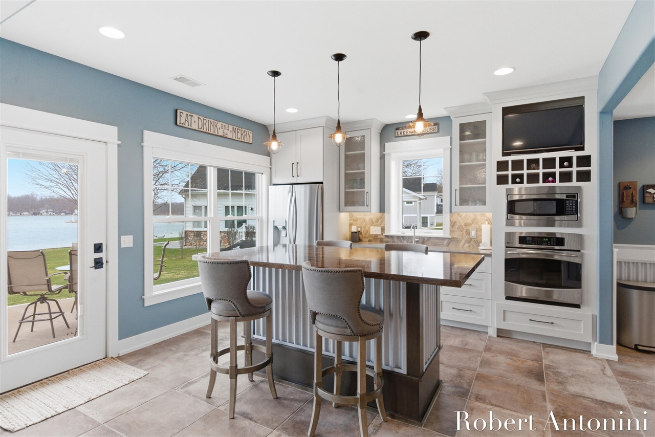 162 Lakeview Drive, Wayland, MI, 49348-9342