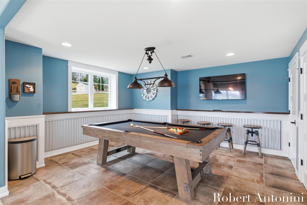 162 Lakeview Drive, Wayland, MI, 49348-9342