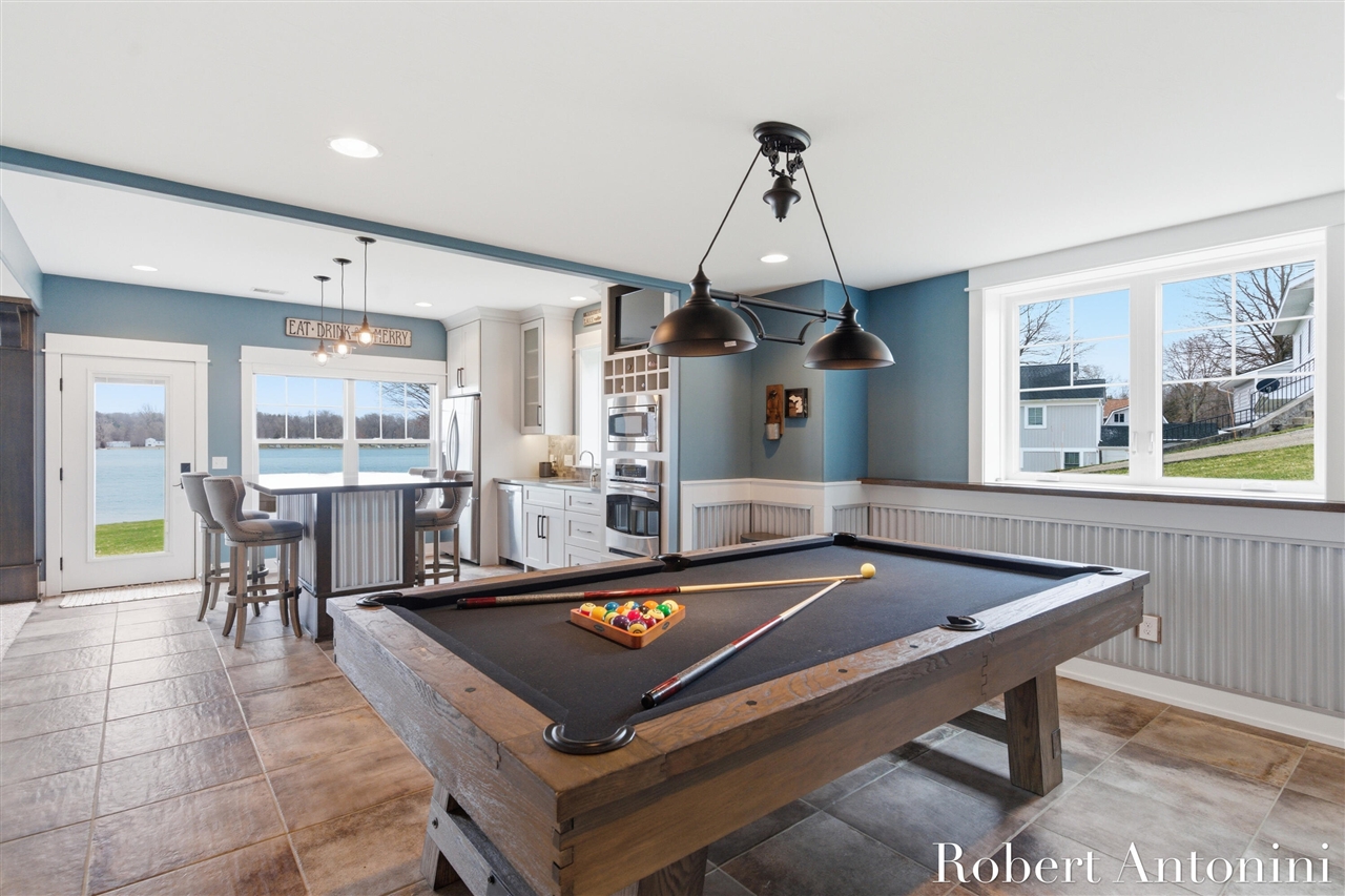 162 Lakeview Drive, Wayland, MI, 49348-9342