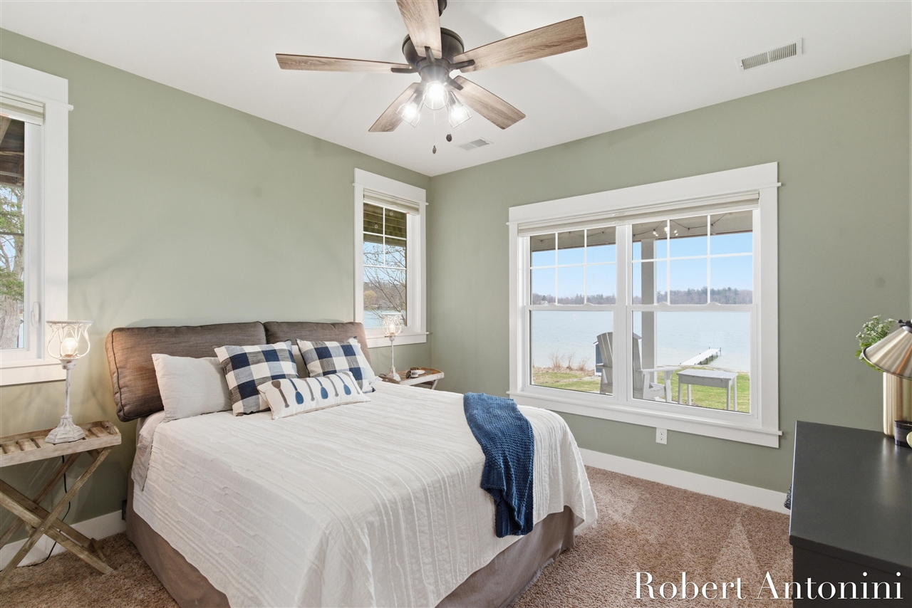 162 Lakeview Drive, Wayland, MI, 49348-9342